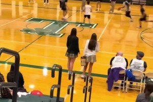 詹姆斯&韦德前队友！后卫诺里斯·科尔在师生赛上乱杀啊😂