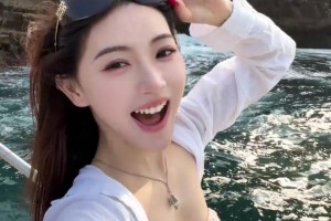 镜头一拉就重现了CBA名场面 陈林坚陈培东变难兄难弟