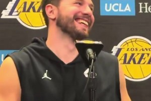 啥时知道垃圾话能带来动力？东契奇瞎编：2001年2月2日😂