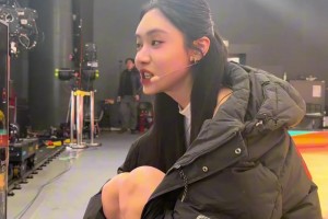 里夫斯神奇绝平+东契奇后仰绝杀，让美娜在演播间看爽了！😂