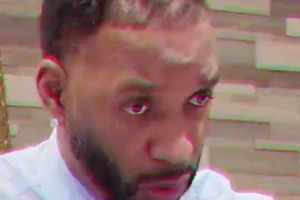 怎么有点秃顶😂麦迪此前看“未来之妞”招式被惊得呆住了！