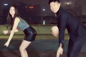 巨龙，不打球可以和嫂子组个组合出道了！😁